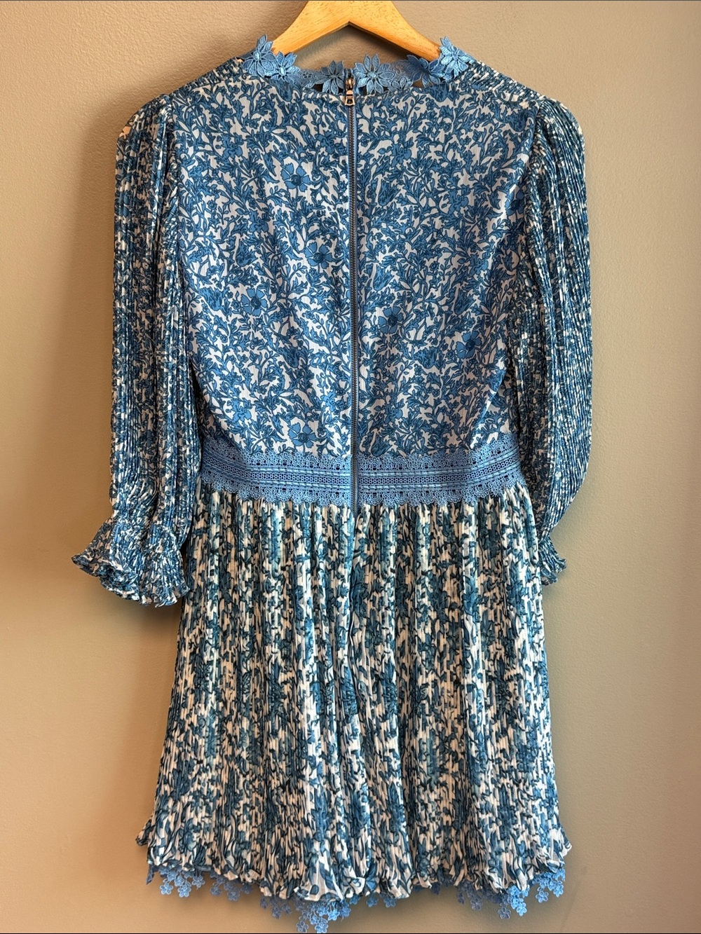 Alice + Olivia Blue Floral Pleated Mini Dress Lace Trim Women's Size 2 - Picture 4 of 7